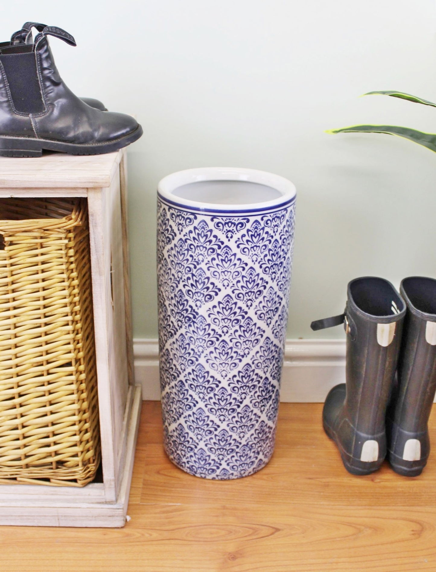 Umbrella Stand, Vintage Blue & White Pattern Design